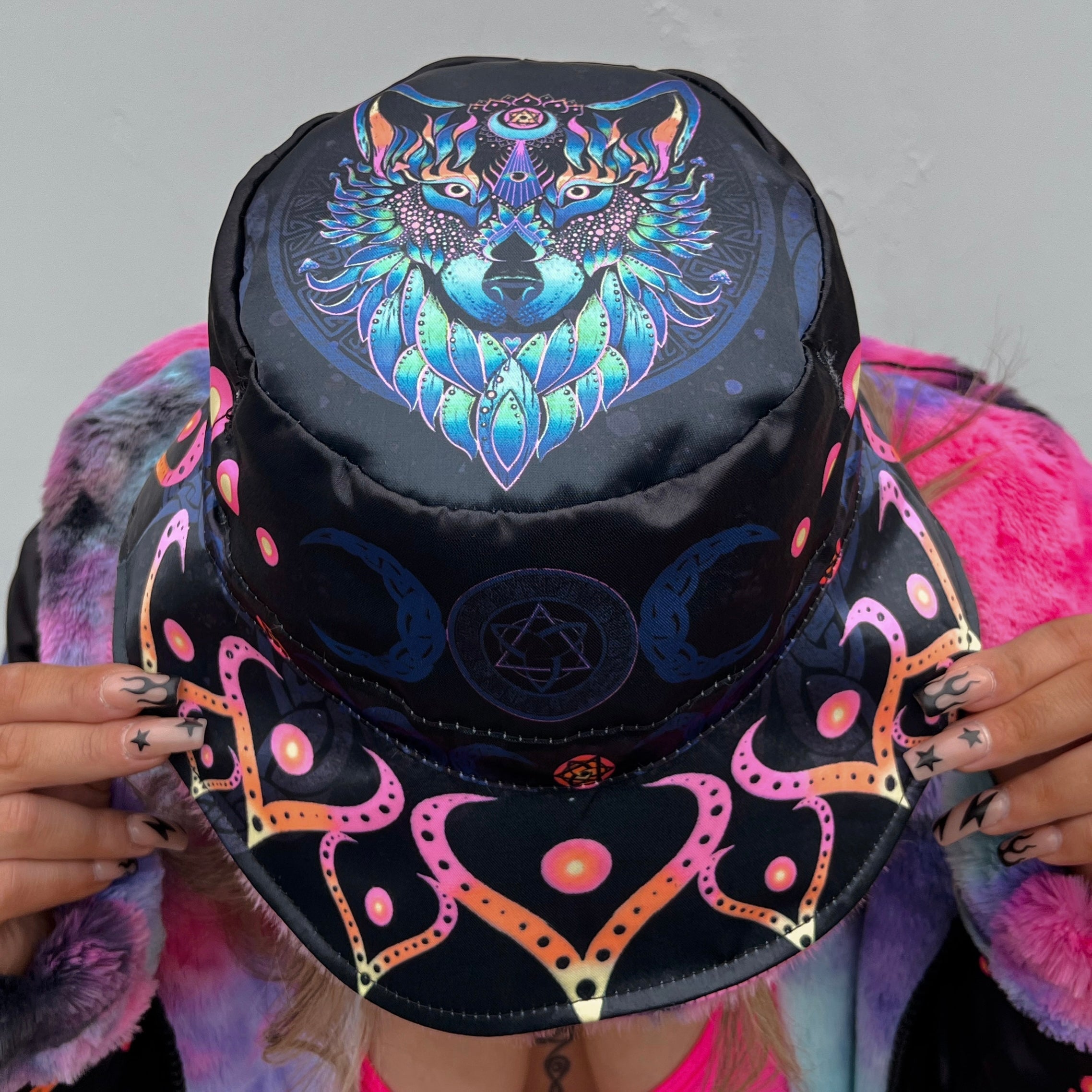 Wolf Reversible Bucket Hat